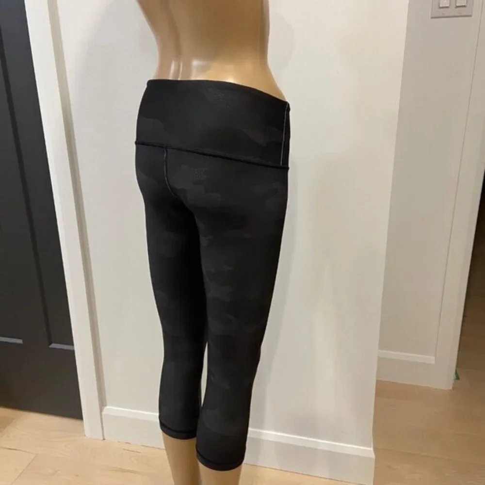 Karma Printed Kyla Crop Capri Leggings XS Black Camouflage Pattern yoga pants - Picture 5 of 11